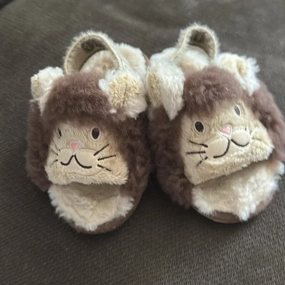 UGG Adorable Lion Plush Slippers size 8 toddler - Picture 4 of 5